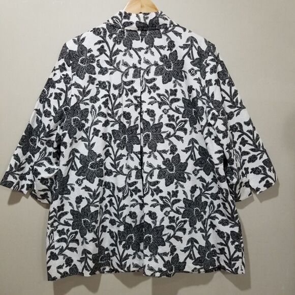 Chico's Jacket Size 3P XL Petite Black & White Embossed Floral 3/4 Sleeve Lined - Picture 2 of 12